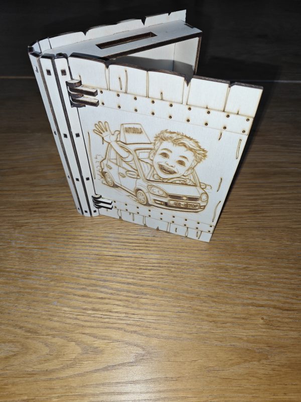 Lesen hranilnik v obliki knjige